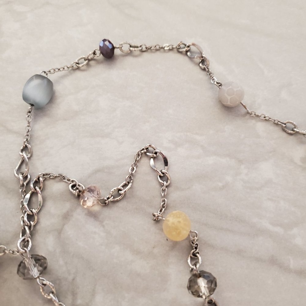 ✨ LOFT Faceted Beads Beaded Stone Asymmetrical Station Necklace ✨ - Picture 5 of 8